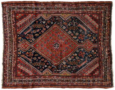 Karaghasli rug, serrated central