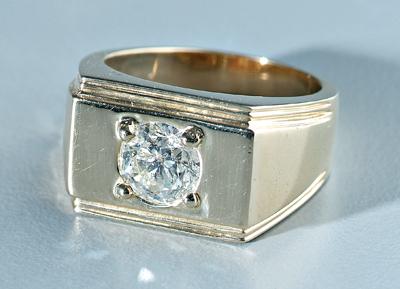 Man&#39;s 2.02 ct. diamond ring,