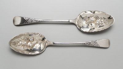 Pair English silver spoons oval 92f65