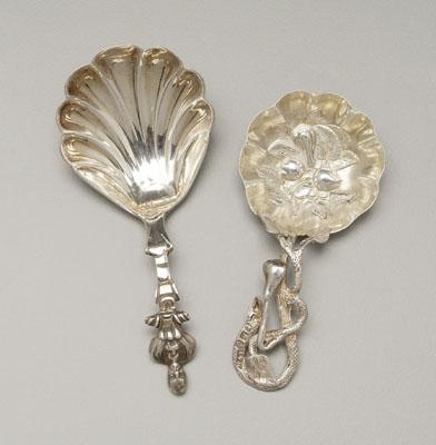 Two English silver caddy spoons  92f82