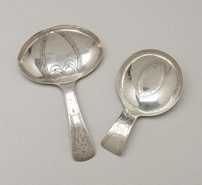 Two English silver caddy spoons  92f85