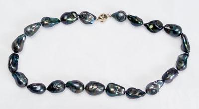 Baroque black pearl necklace, 21