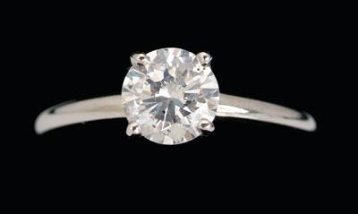 Solitaire diamond ring, round brilliant-cut
