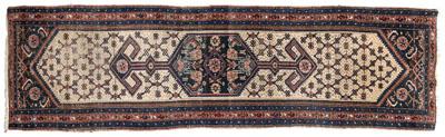 Hamadan runner large central medallion 930f1