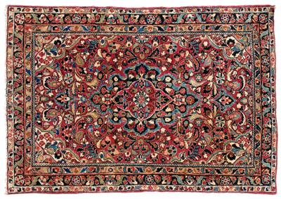 Sarouk rug central medallion and 930fc