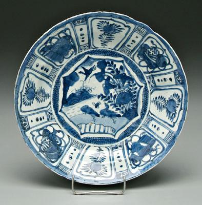 Chinese kraak porcelain bowl, scalloped