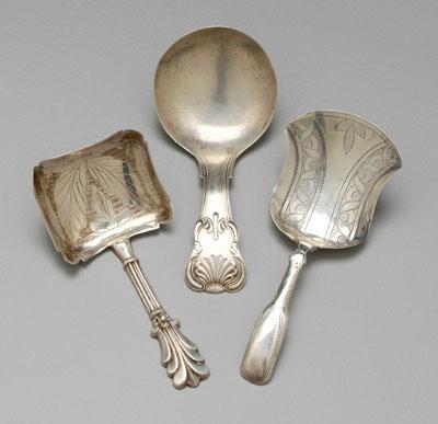 Three English silver caddy spoons  9371c