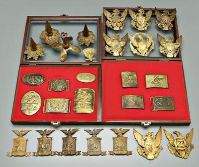 28 pieces military insignia brass 93421