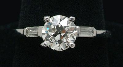 Lady's diamond and platinum ring,