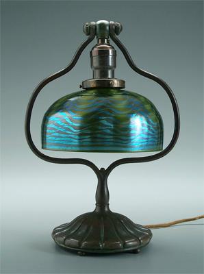 Tiffany bronze desk lamp, ribbed and