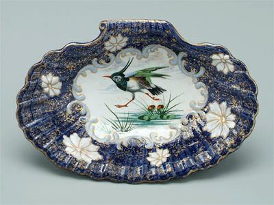 Chelsea style shell shaped dish, hand