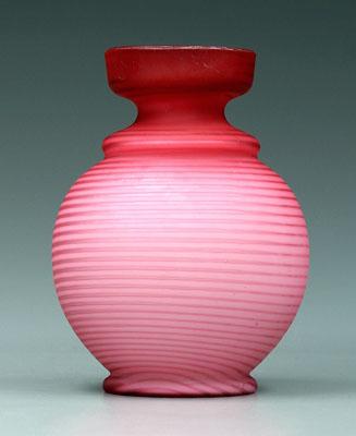Mother-of-pearl vase, swirl pattern