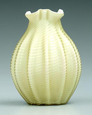 Mother-of-pearl zipper vase, ruffled