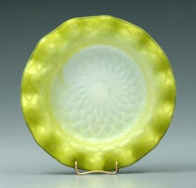 Mother-of-pearl chartreuse plate, diamond