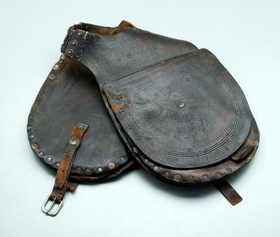 Leather pommel type saddlebag  94567