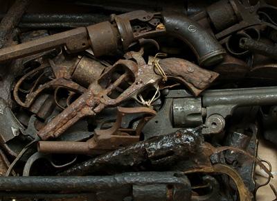 32 assorted gun relics: mostly dug,