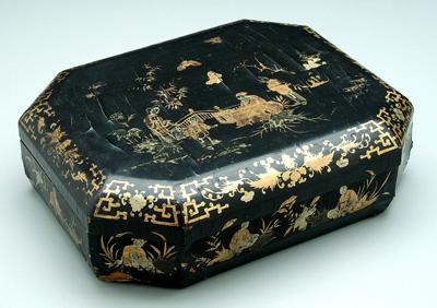 Chinese export lidded lacquer box,