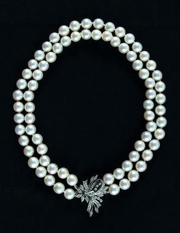 Pearl and diamond necklace, knotted