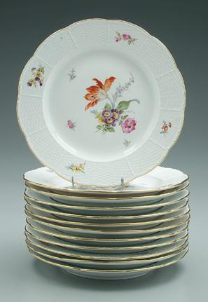 Set twelve Meissen service plates  94486