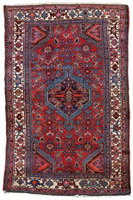 Modern Hamadan rug, large central medallion