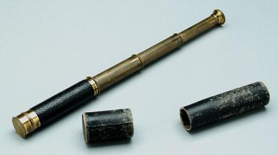 Brass three-draw telescope, marked 10X/France