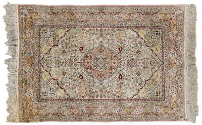 Isfahan style rug central medallion 94709
