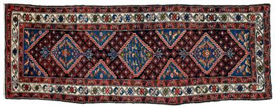 Hamadan rug, three serrated diamond