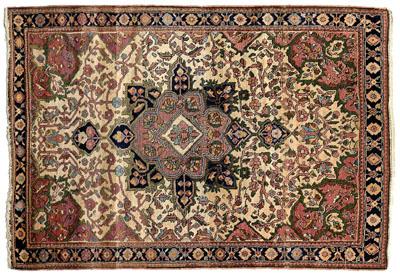 Ferahan Sarouk rug, elaborate central