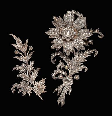 Two antique floral brooches large a088b