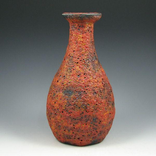Pillin vase with red volcanic crater b3e80