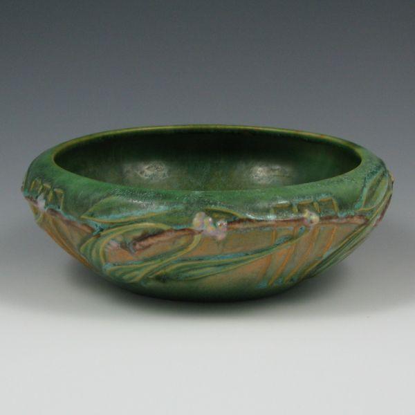 Roseville Laurel 260-8 bowl in green
