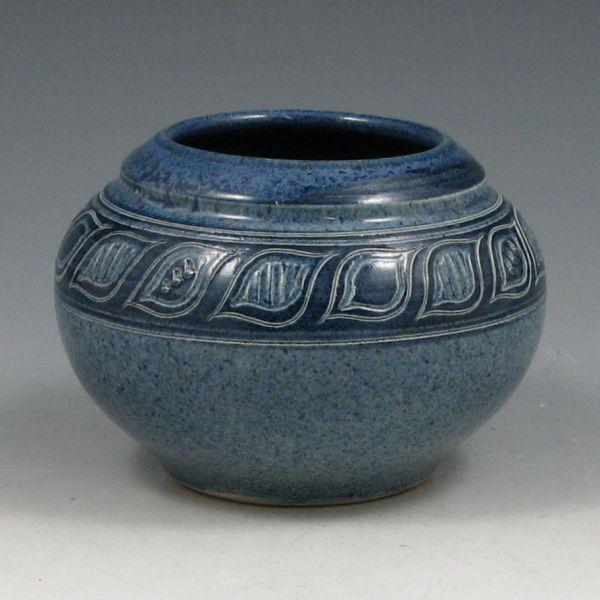 James E Sanders studio vase in b3f26