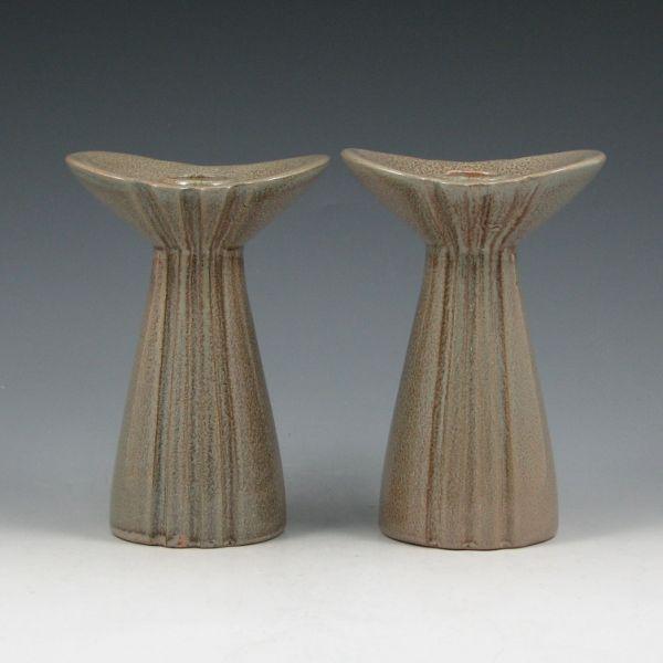 Pair of Red Wing candleholders b3f68