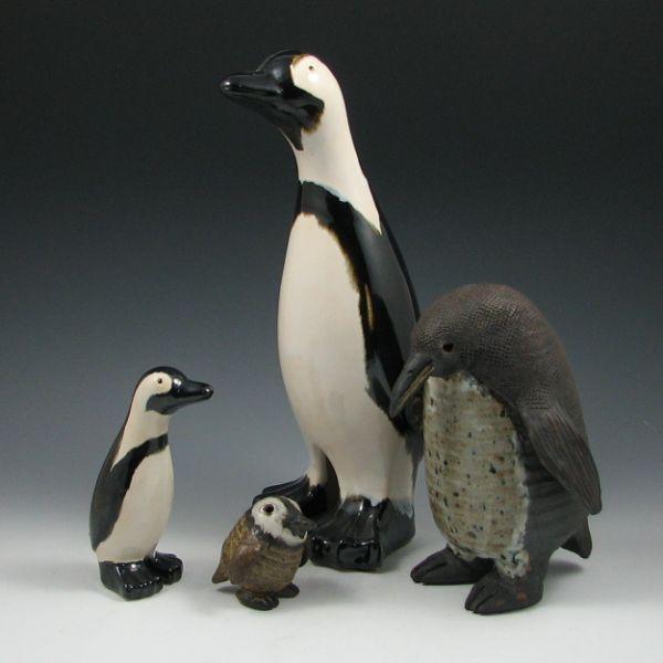 Lot of four pottery penguins including b3f81