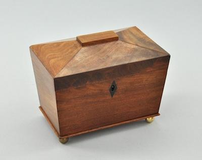 A Regency Style Walnut Tea Caddy  b46c6