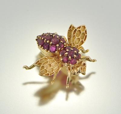 A 14k Gold and Ruby Fly Brooch b4732