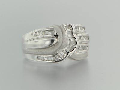 An 18k Gold and Diamond Ring 18k white