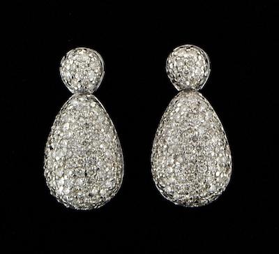 A Pair of Elegant Diamond Earrings b476f