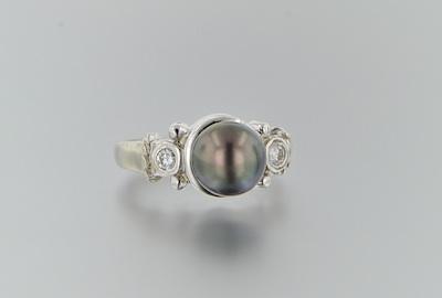 A Diamond and Black Pearl Ring b4796