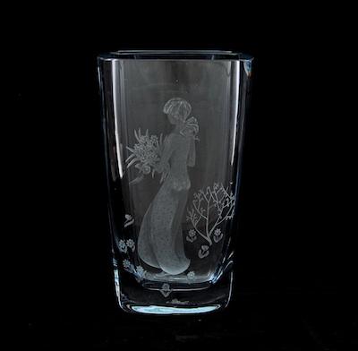 A Stromberg Etched Crystal Vase b482a