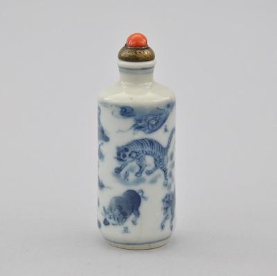 A Cylindrical Snuff Bottle Fine