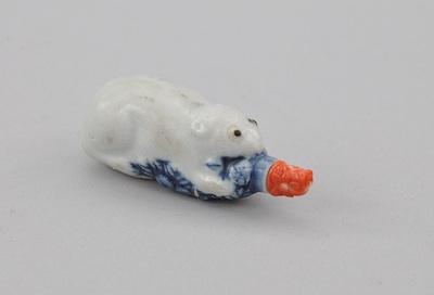 A Porcelain Squirrel Snuff Bottle,