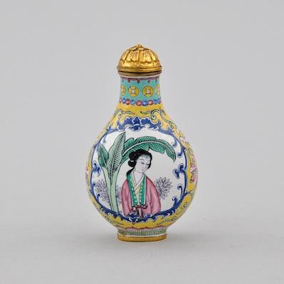 An Enameled Snuff Bottle Enameled b5080