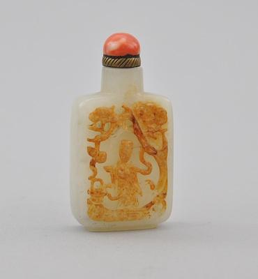 A White Jade Snuff Bottle ca  b5083