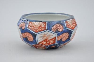 Japanese Imari Bowl A hand painted