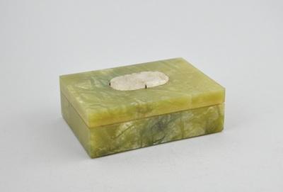 A Carved Hardstone Box with White b50bf