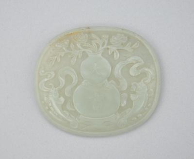 Carved Jade Disc Carved in a celadon b50d8