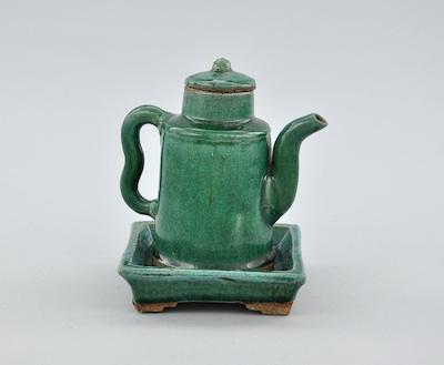 A Chinese Green Glazed Stoneware b50e3