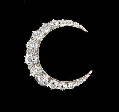 A Diamond Crescent Pin 14k white
