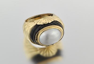 A Carved Onyx and Pearl Ring 14k